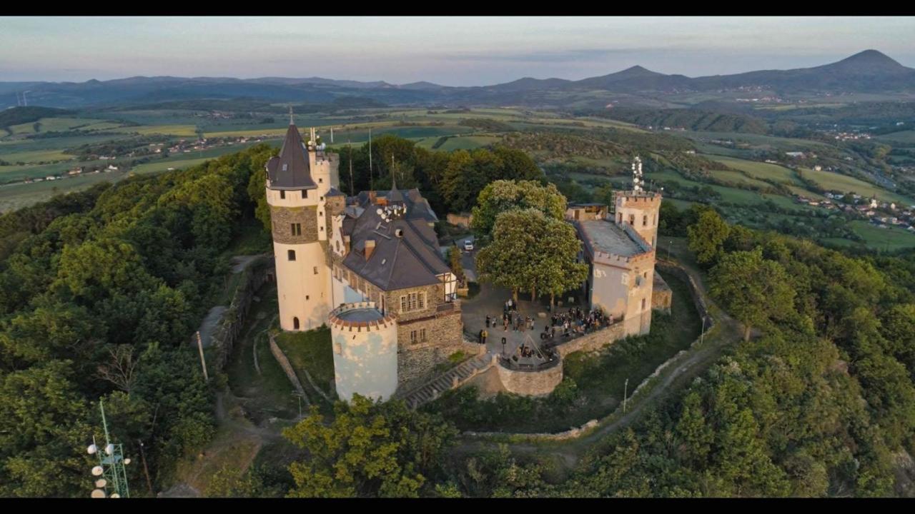 Penzion Hrad Doubravka Teplice Extérieur photo