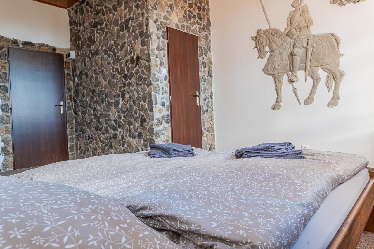 Penzion Hrad Doubravka Teplice Extérieur photo